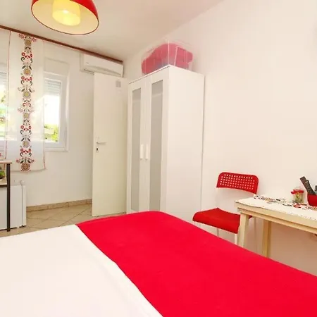 With A Parking Space Baska, Krk - 23326 게스트하우스 4*