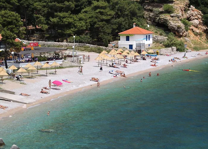 With A Parking Space Baska, Krk - 23326 게스트하우스 4*